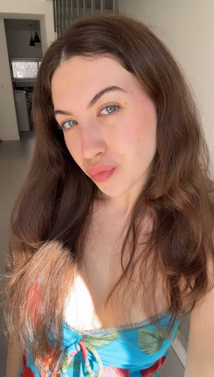 Nude girl Amber in Huangshi