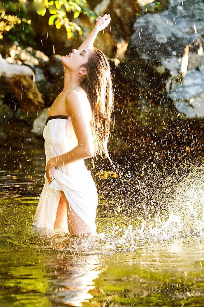 Marie Avgeropoulos in Huangshi