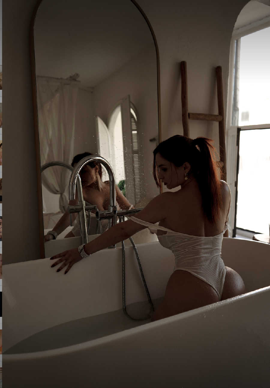 A playful frame from Miranda Faith nude — online in Huangshi