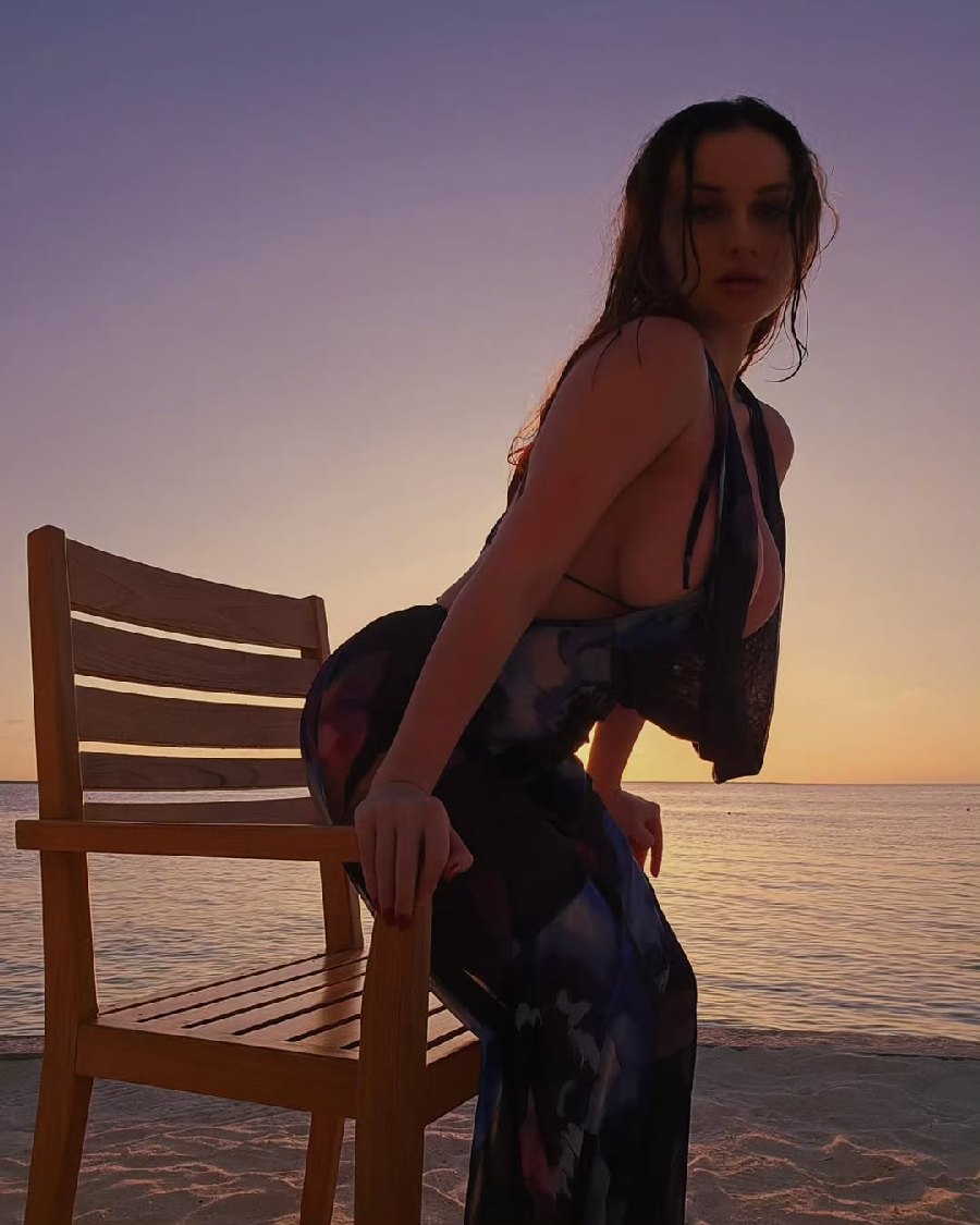 Sexy girl Miranda Faith nude in Huangshi