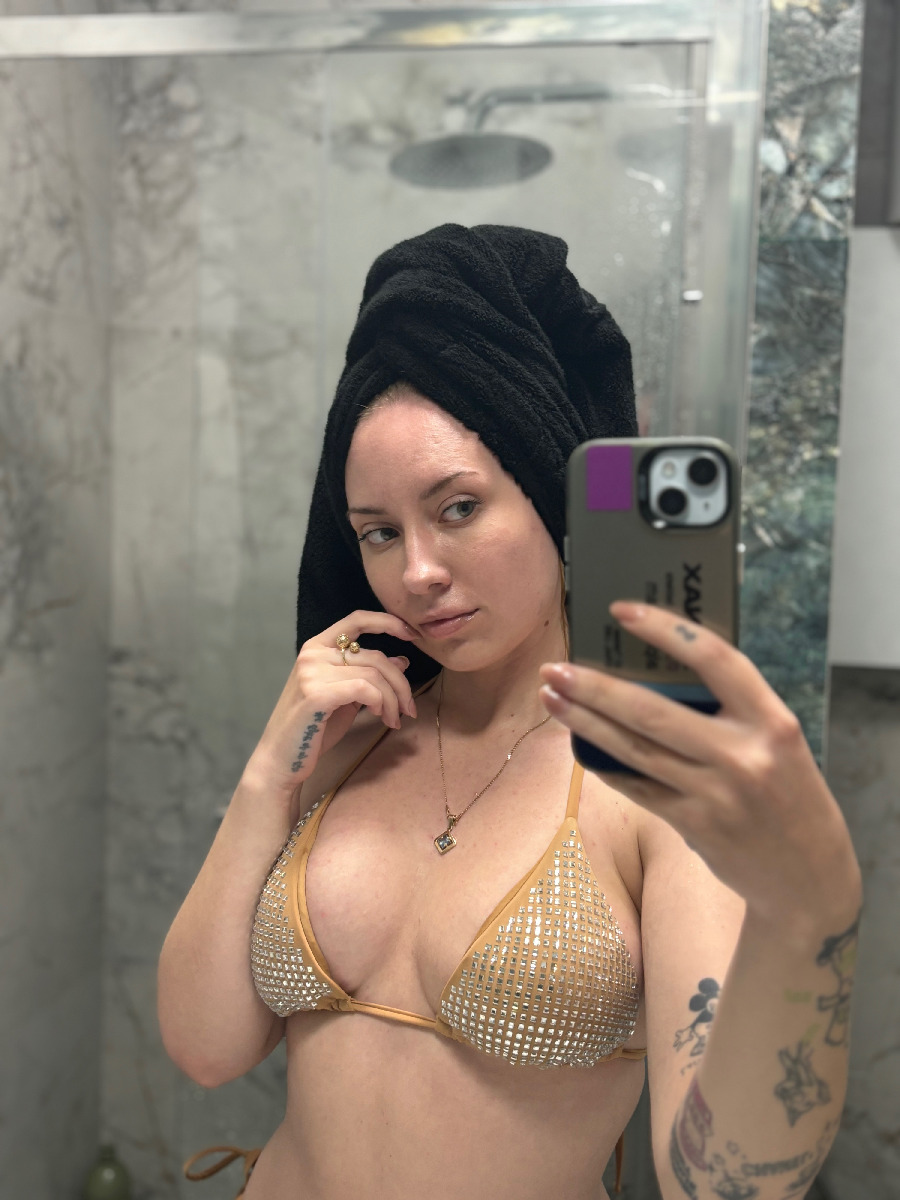 Nude girl KateV in Huangshi