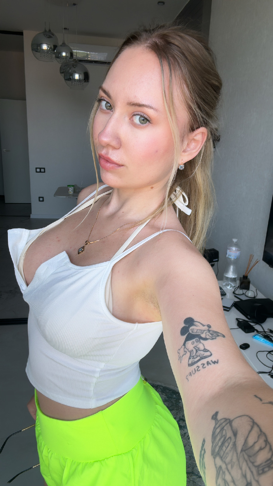 KateV in her underwear in Huangshi