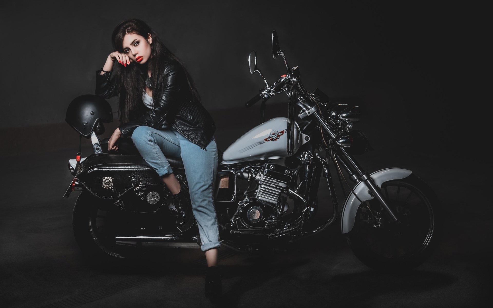 Biker girls: style and drive in Huangshi