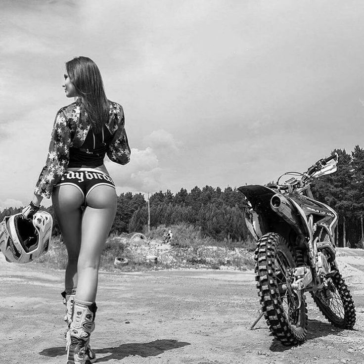 Beautiful girls and motorcycles in Huangshi