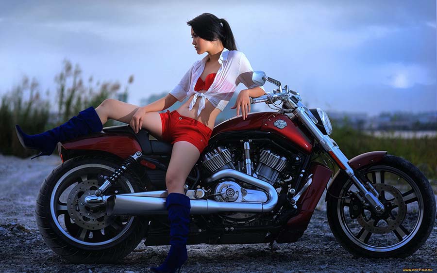 Beautiful girls and motorcycles in Huangshi