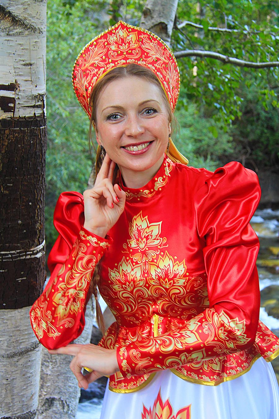 Women in Slavic costumes in Huangshi
