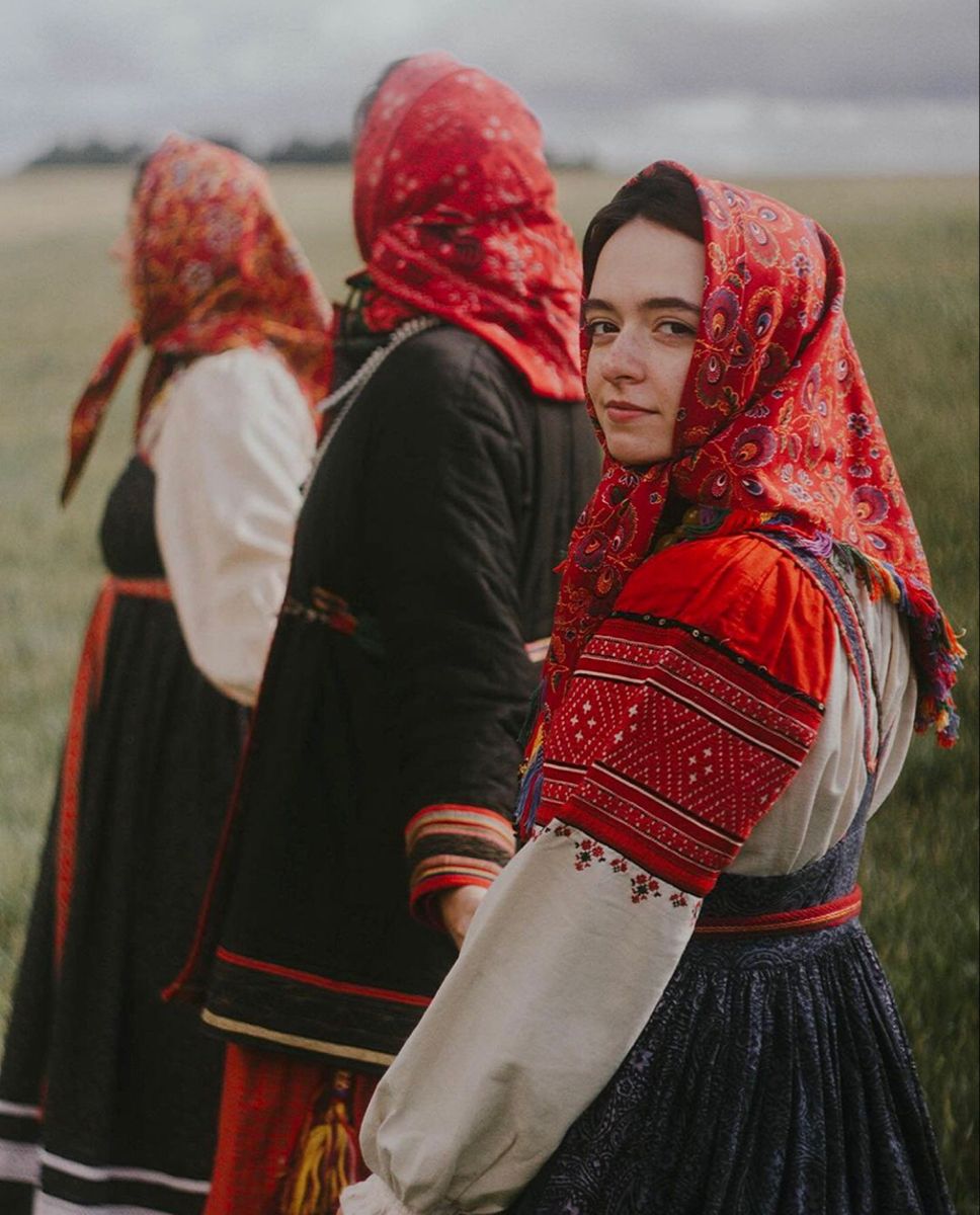 Women in Slavic costumes in Huangshi