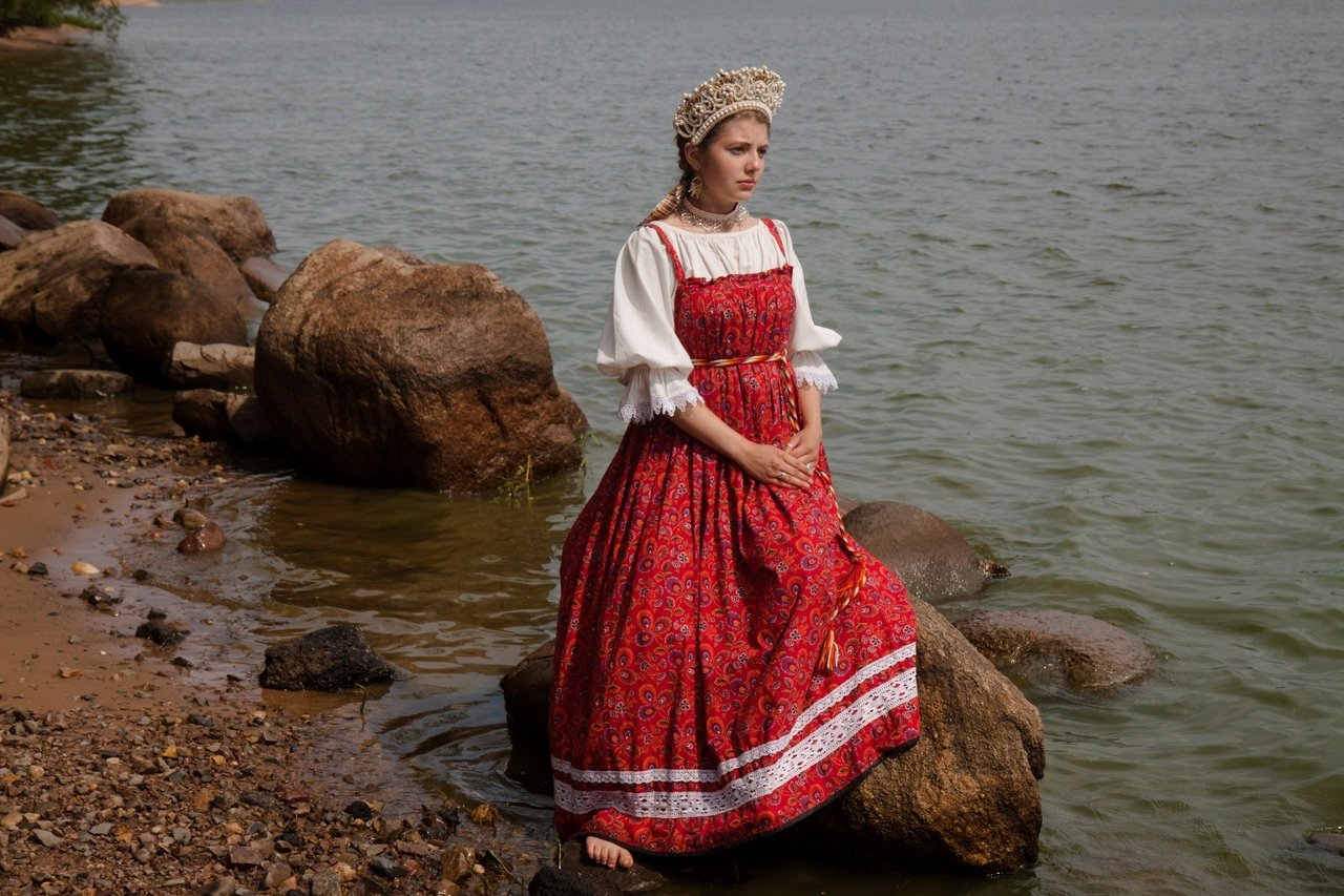 Women in Slavic costumes in Huangshi
