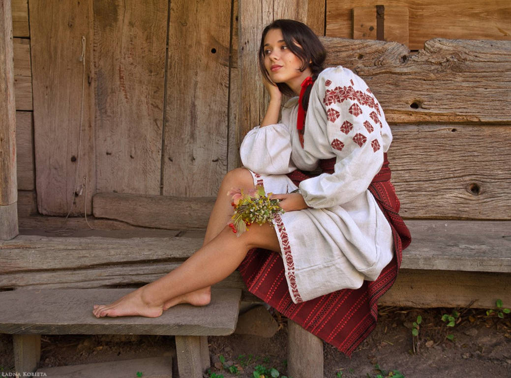 Women in Slavic costumes in Huangshi