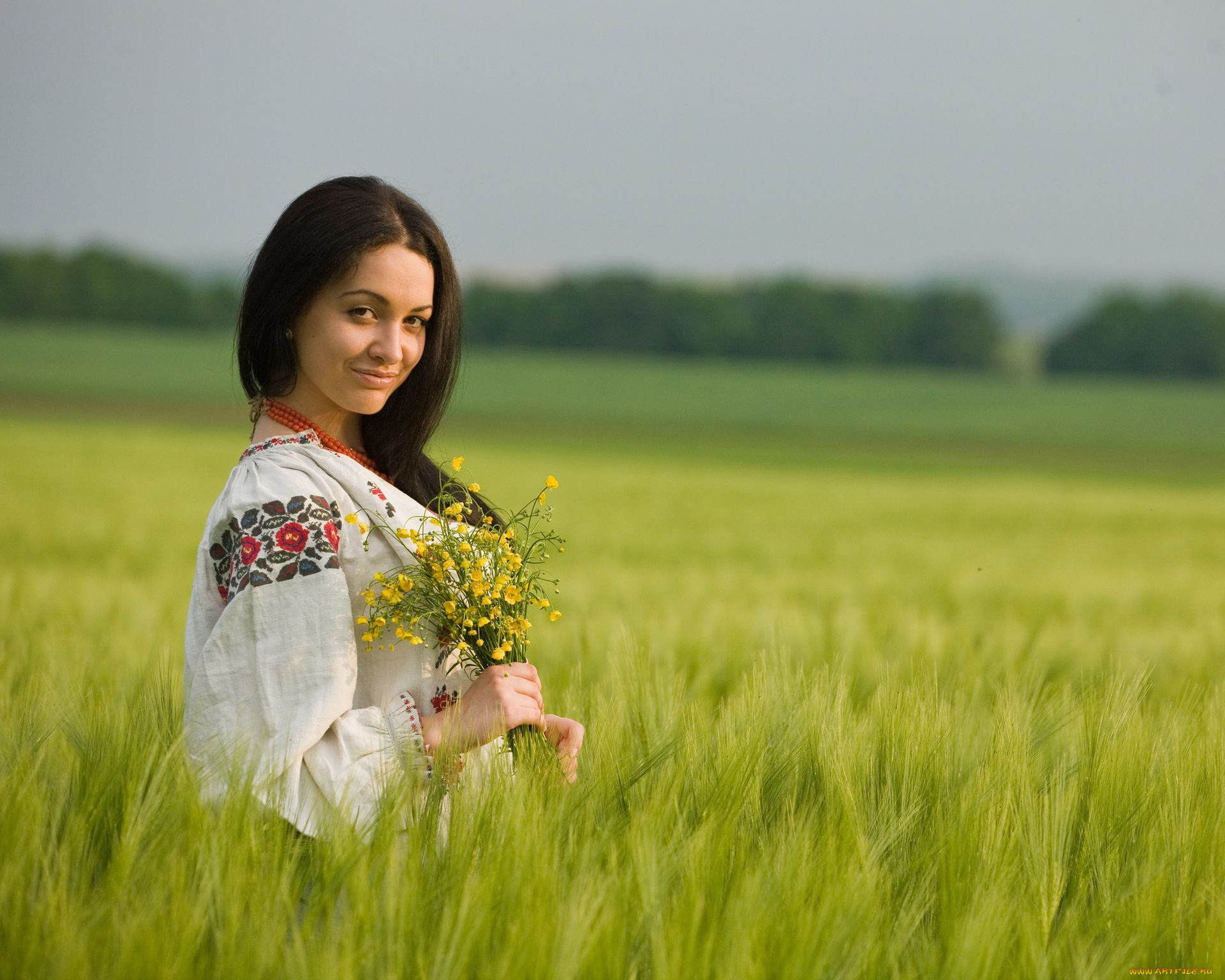 Women in Slavic costumes in Huangshi