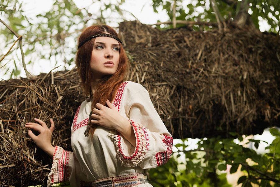 Women in Slavic costumes in Huangshi