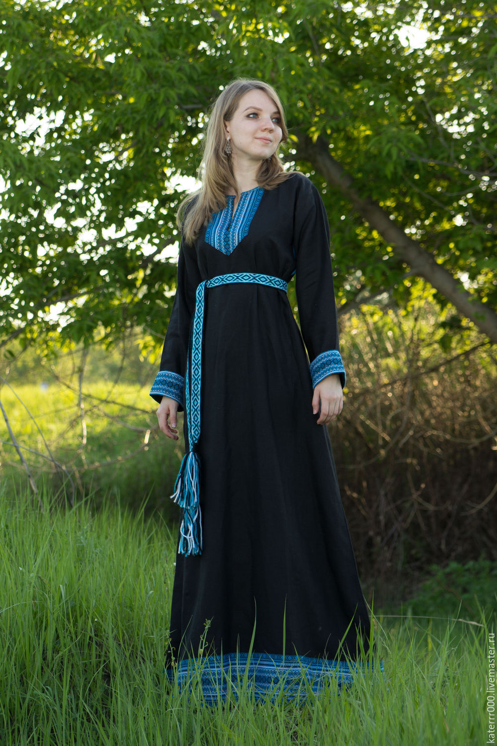 Women in Slavic costumes in Huangshi