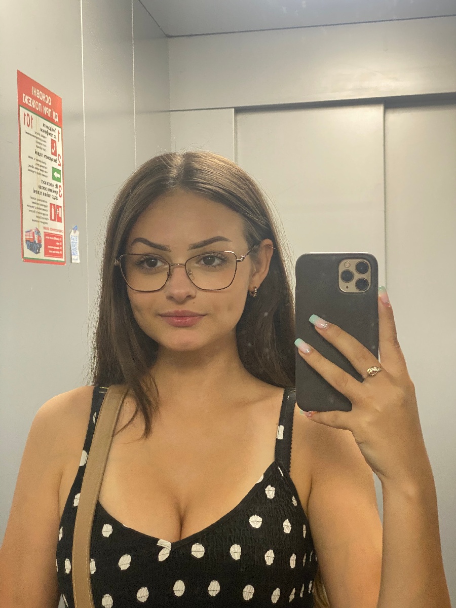 Sexy model Stacy in Huangshi