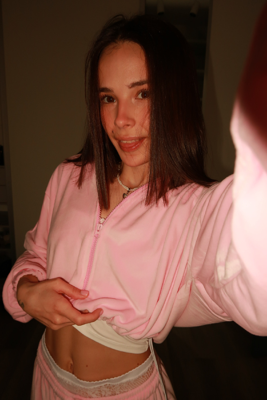 Tina brings the glow — live moments in Huangshi